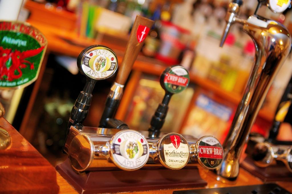 The Little Crown Inn Pontypool Exteriör bild